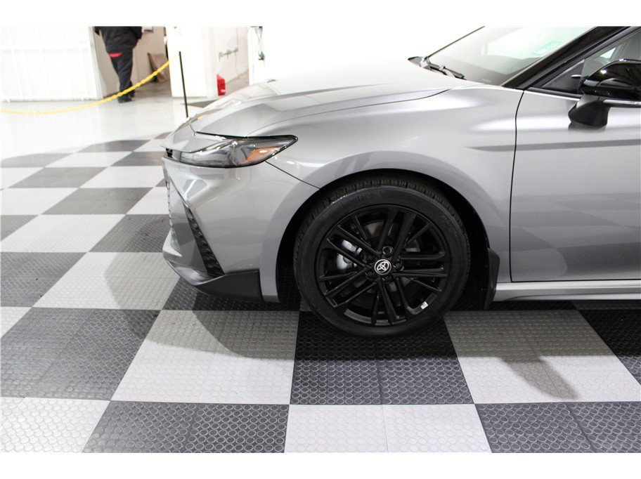 2025 Toyota Camry SE photo 4