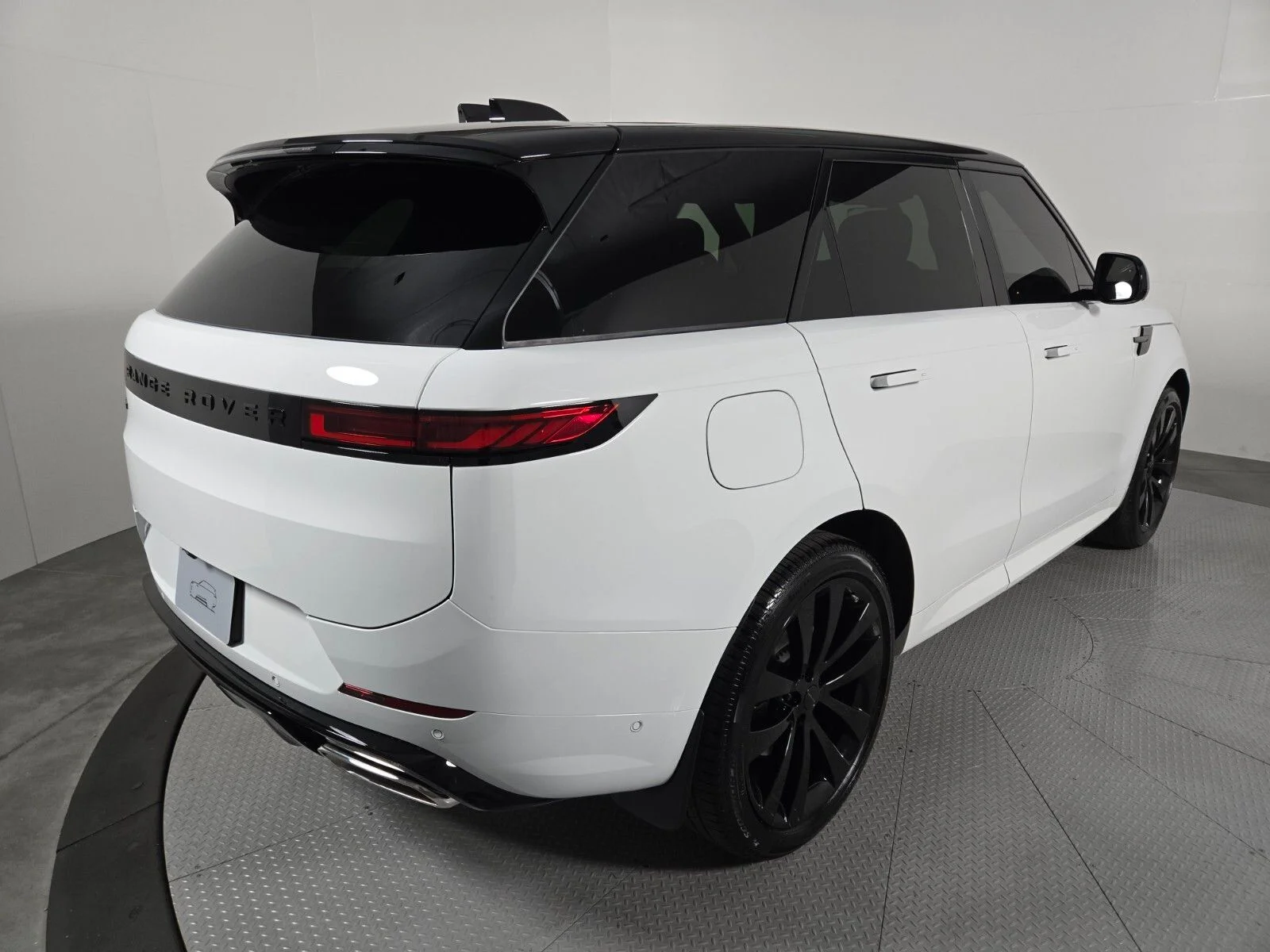 New 2026 Fuji White Land Rover Dynamic SE image 2