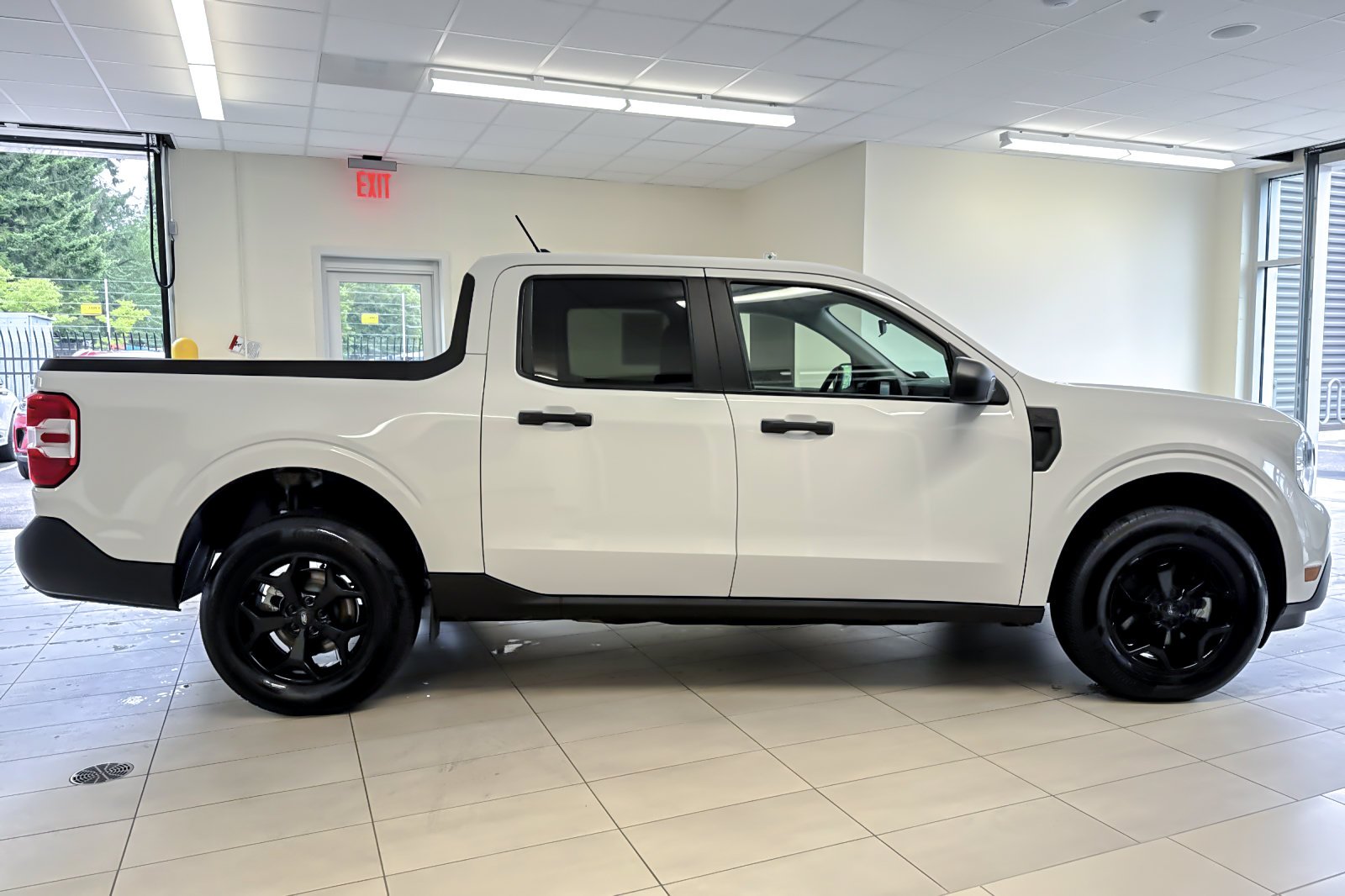 Used 2024 Oxford White Ford XL image 3
