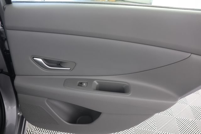 Used 2026 Silver Hyundai SEL Sport image 26
