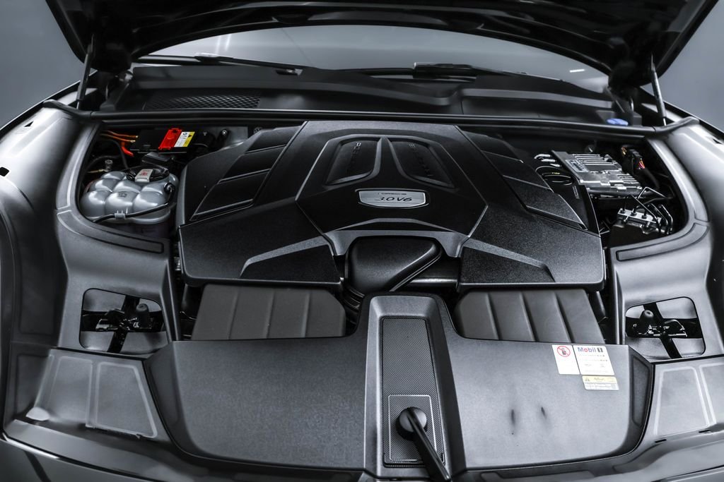 Used 2022 Black Porsche Platinum Edition image 39