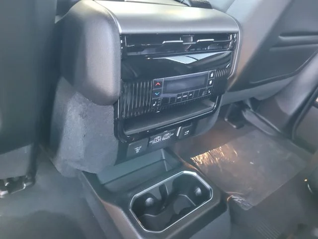 New 2026 Silver-Zynith Exterior Paint Jeep Limited Reserve image 9
