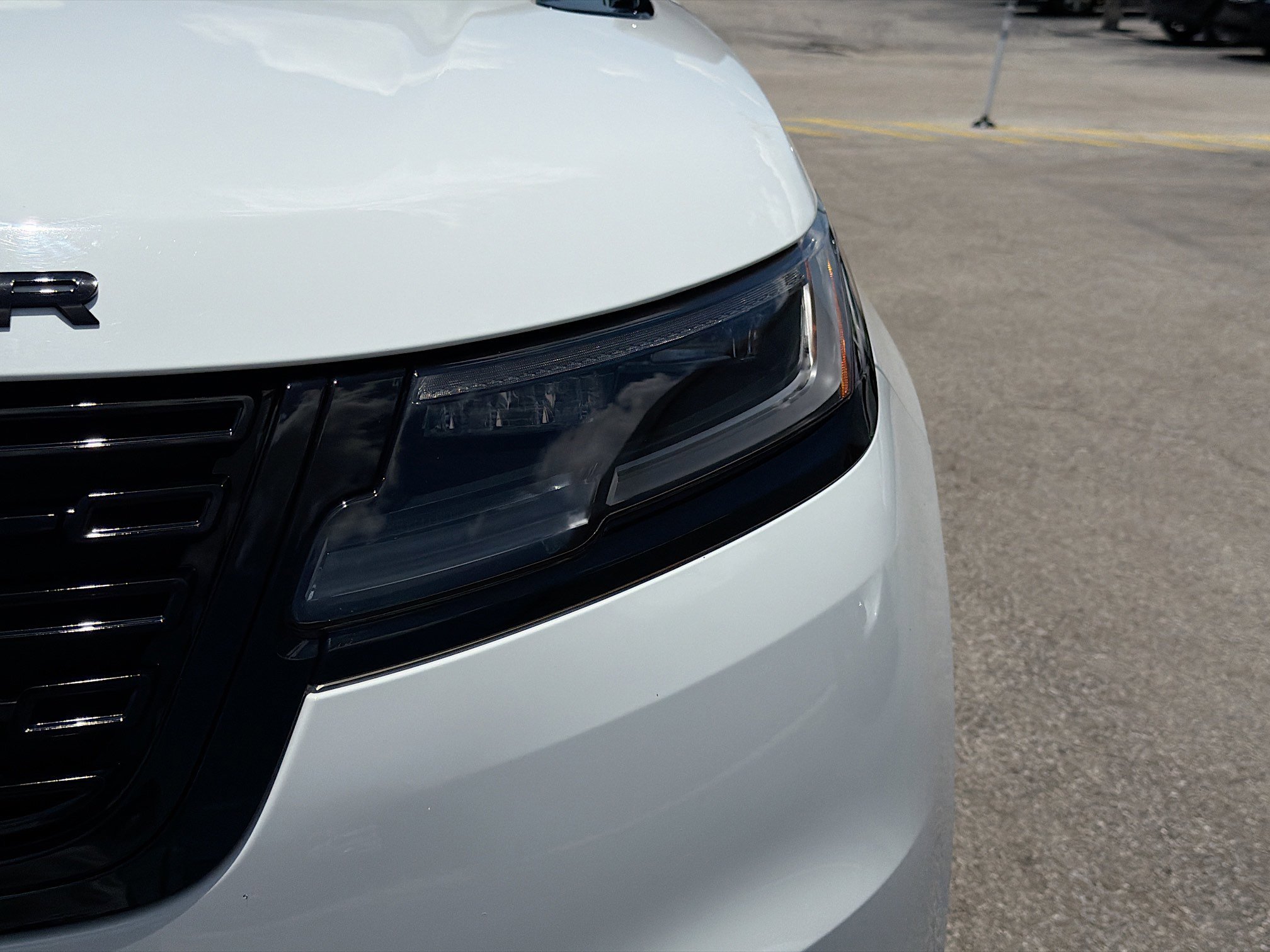 Certified Used 2024 Fuji White Land Rover Dynamic SE image 9