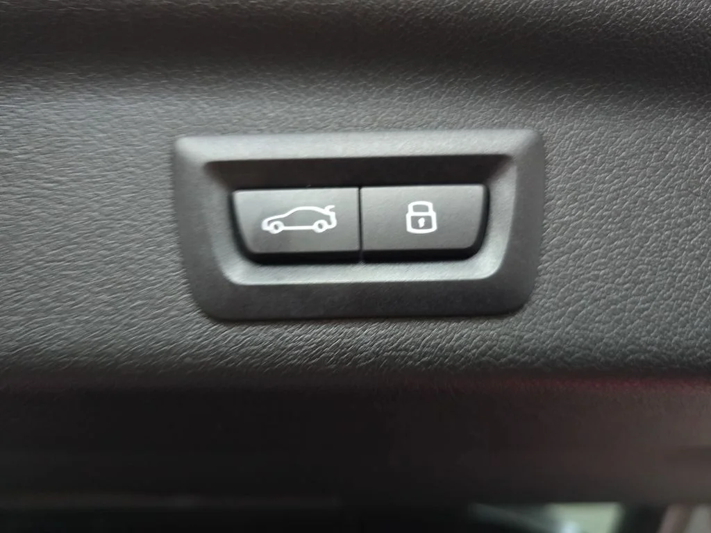 Used 2025 Silver Metallic BMW xDrive28i image 16