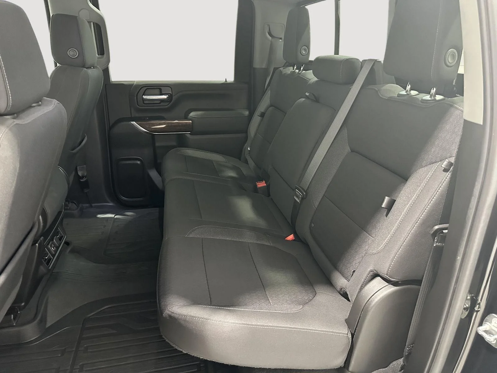 Used 2022 EBONY TWILIGHT METALLIC GMC SLE image 23