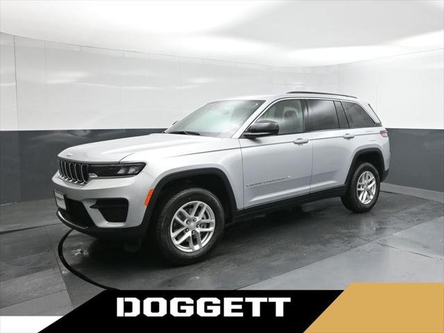 New 2026 Silver Zynith Exterior Paint Jeep Laredo image 1