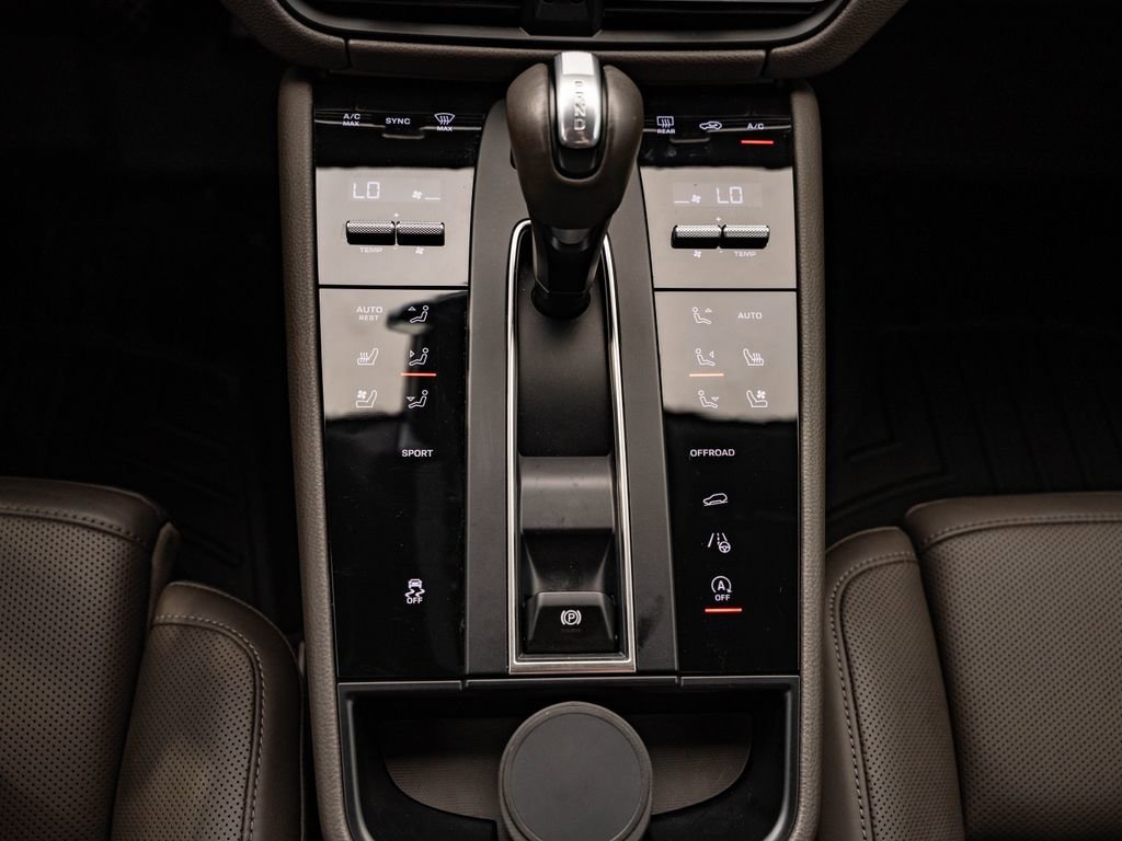Used 2024 Dolomite Silver Metallic Porsche  image 34