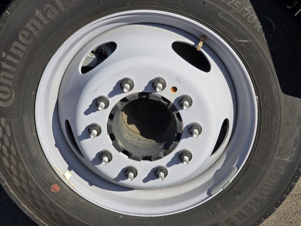 2025 Ford F-550 Super Duty Chassis Cab XL - Photo 27