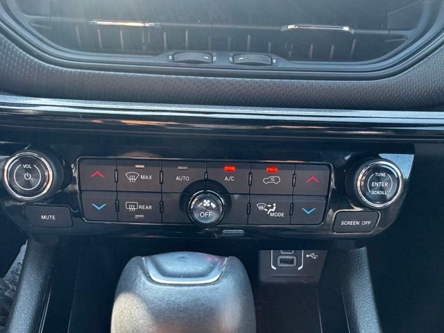 Used 2026 Joose Jeep Limited image 23