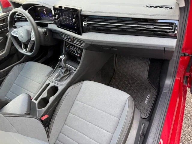 2025 Volkswagen Jetta SE - Photo 15