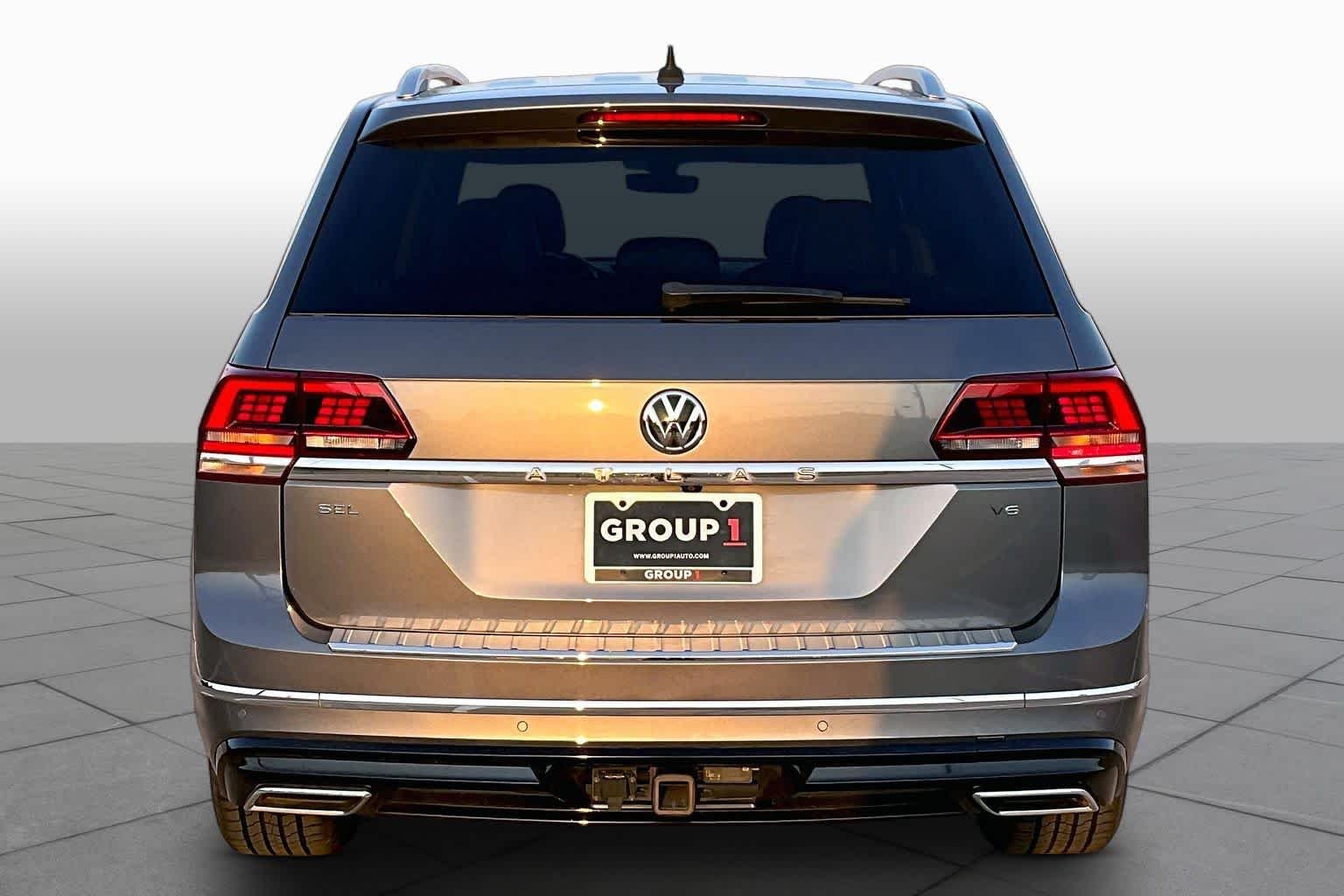 Used 2019 Platinum Gray Metallic Volkswagen 3.6L V6 SEL R-Line image 5