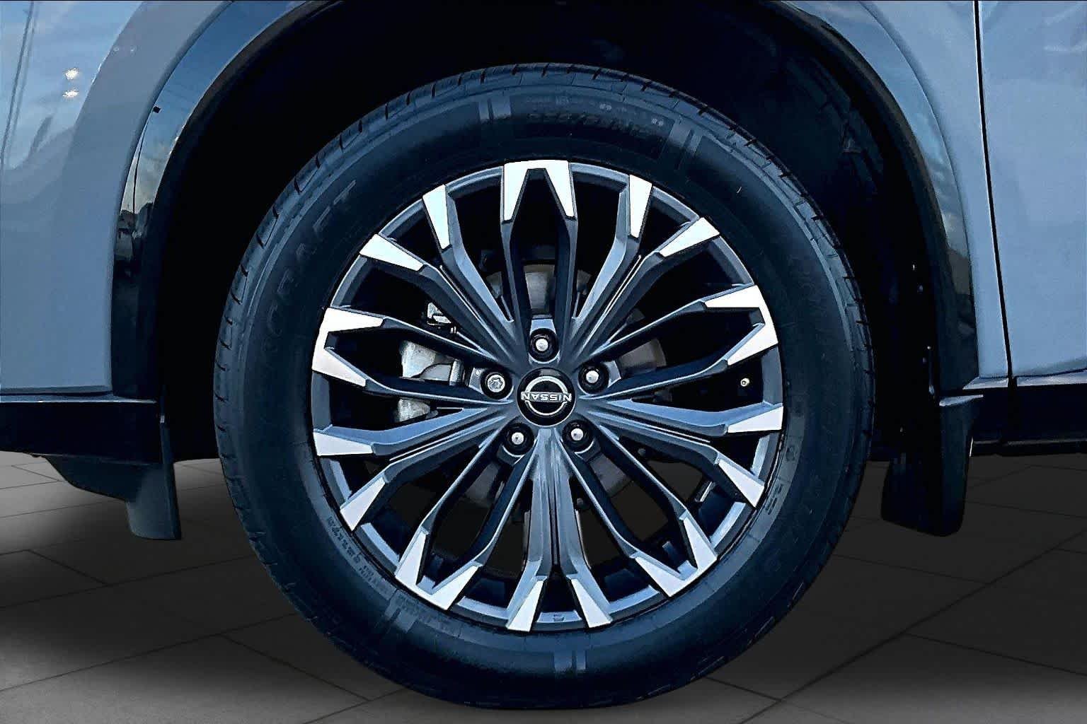 Used 2024 Boulder Gray Pearl Nissan Platinum image 11