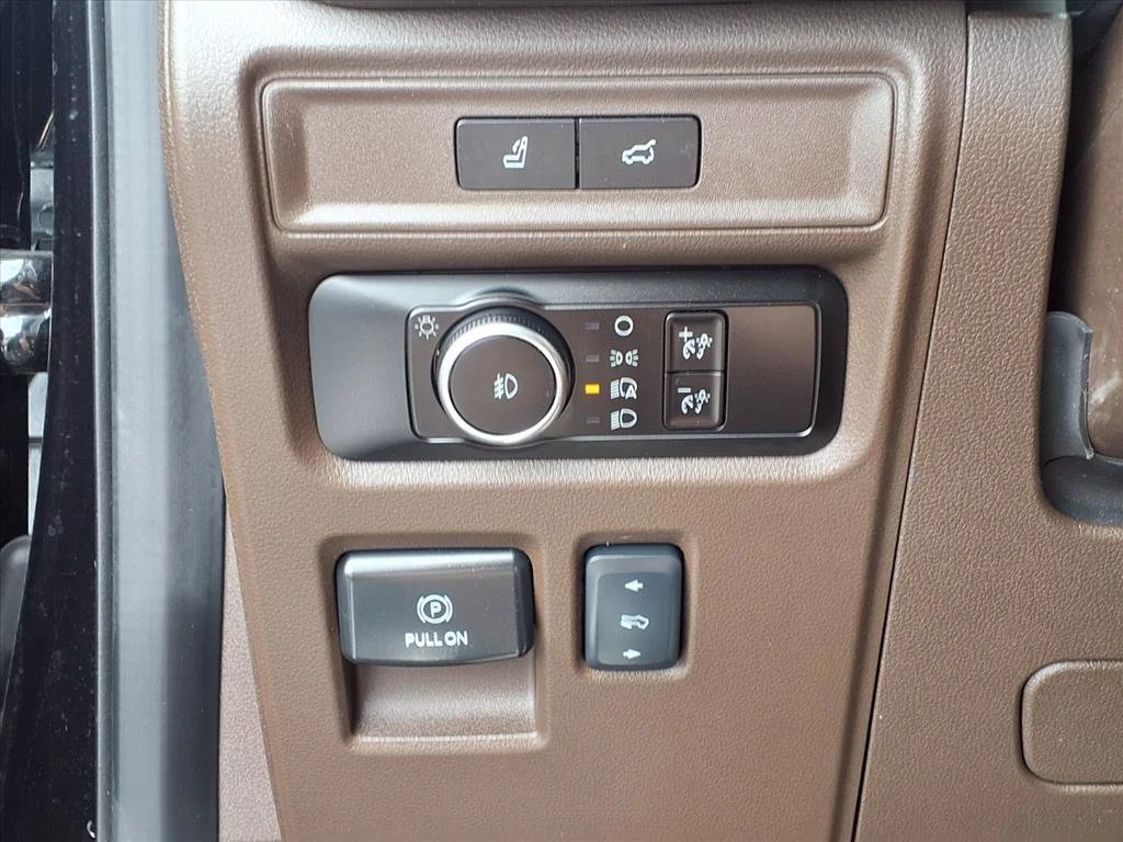 Used 2024 Black Metallic Ford King Ranch image 19