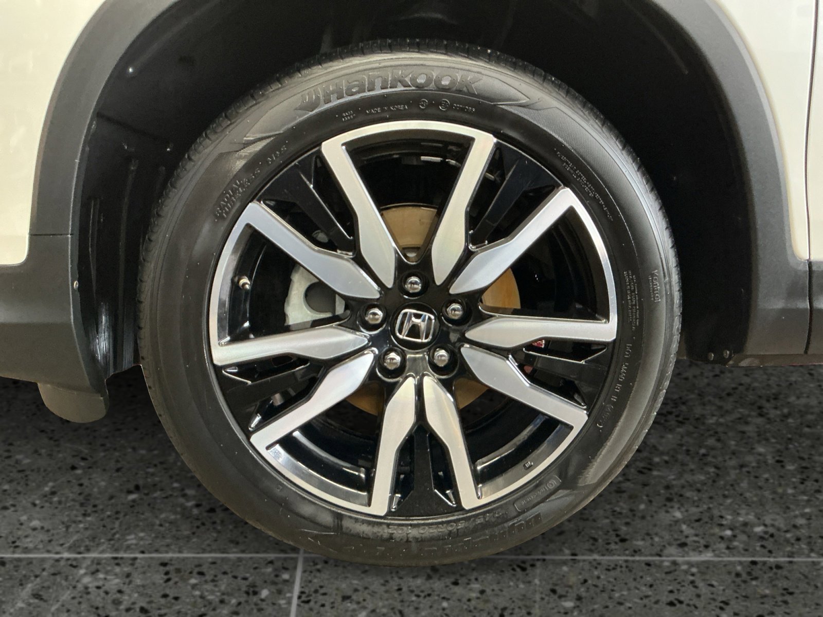 Used 2019 White Honda Touring 8-Passenger image 14