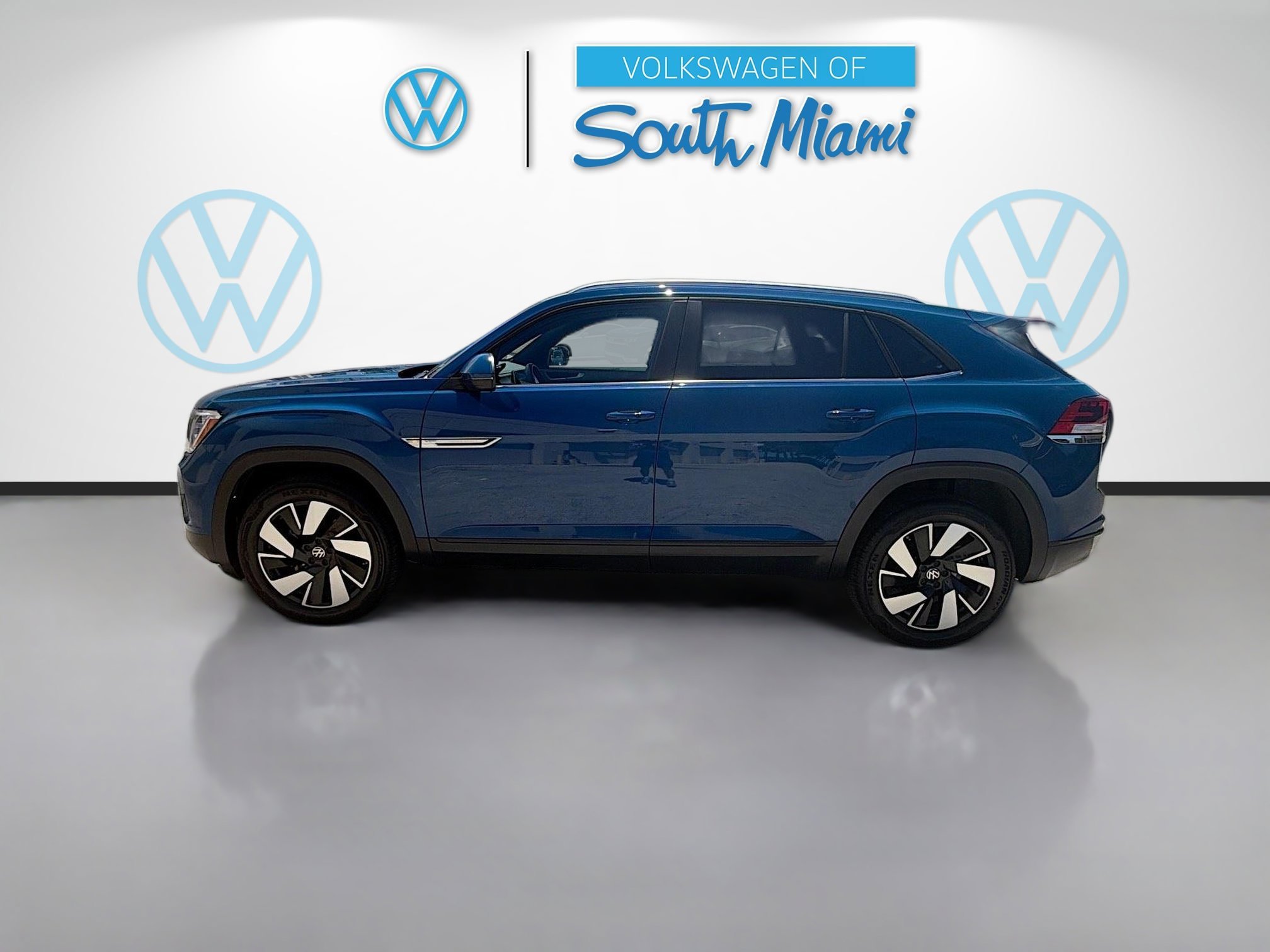 Used 2025 Blue Volkswagen 2.0T SE w/Technology image 4