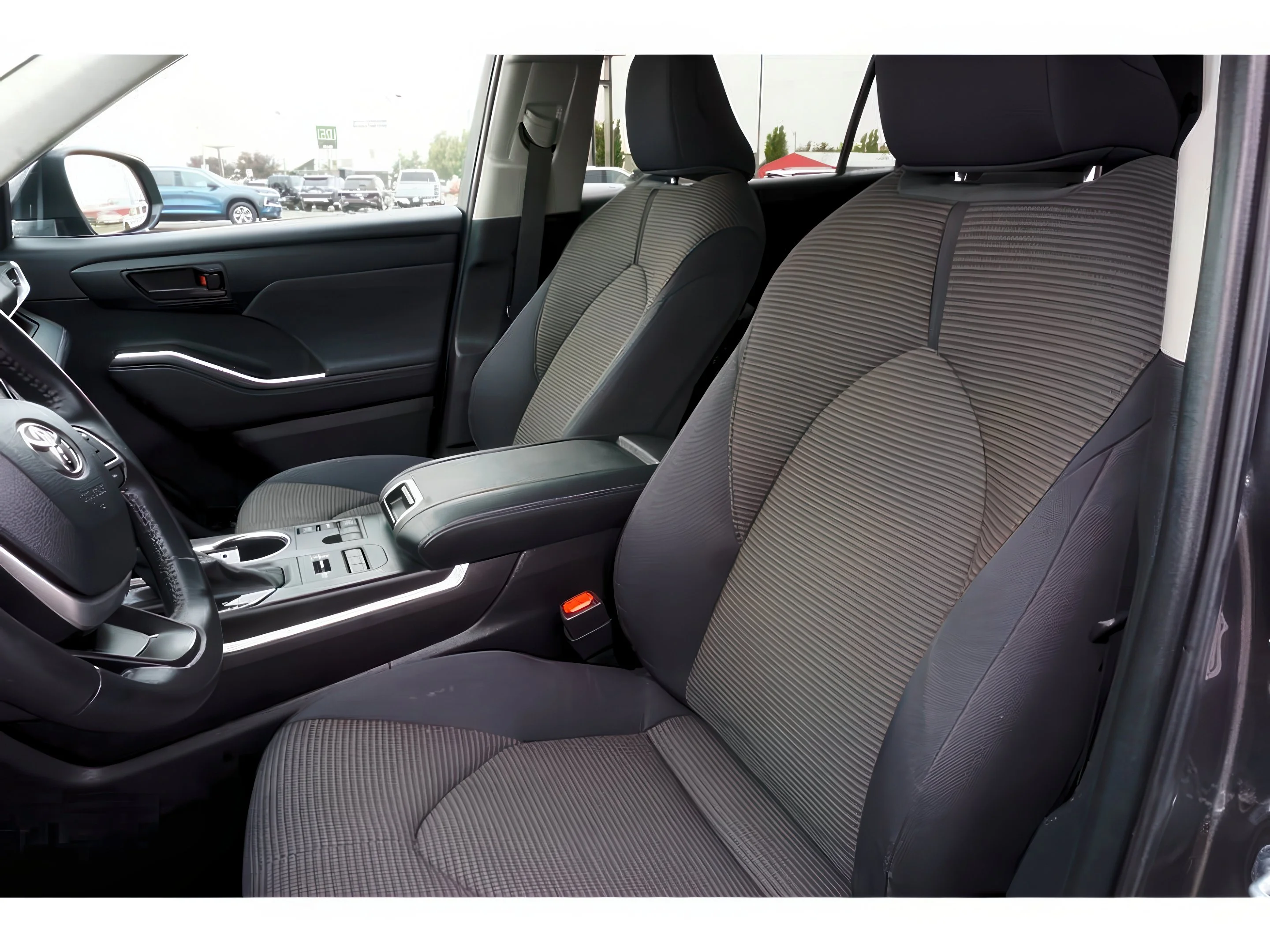 2024 Toyota Highlander LE - Photo 11