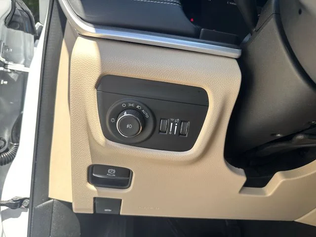 Used 2023 White Jeep Limited image 28