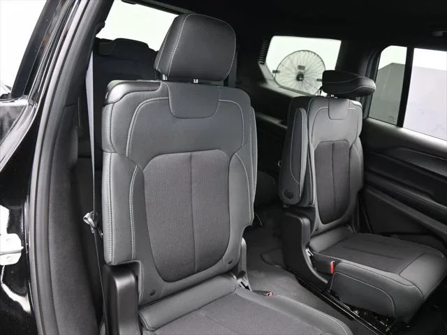 New 2026 Diamond Black Crystal Pearl-Coat Exterior Paint Jeep Laredo image 36
