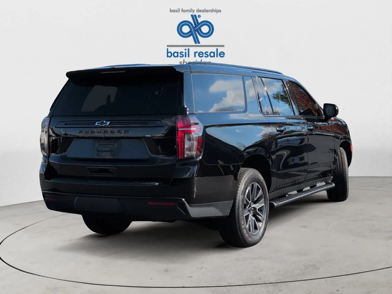Used 2023 Black Chevrolet Z71 image 9