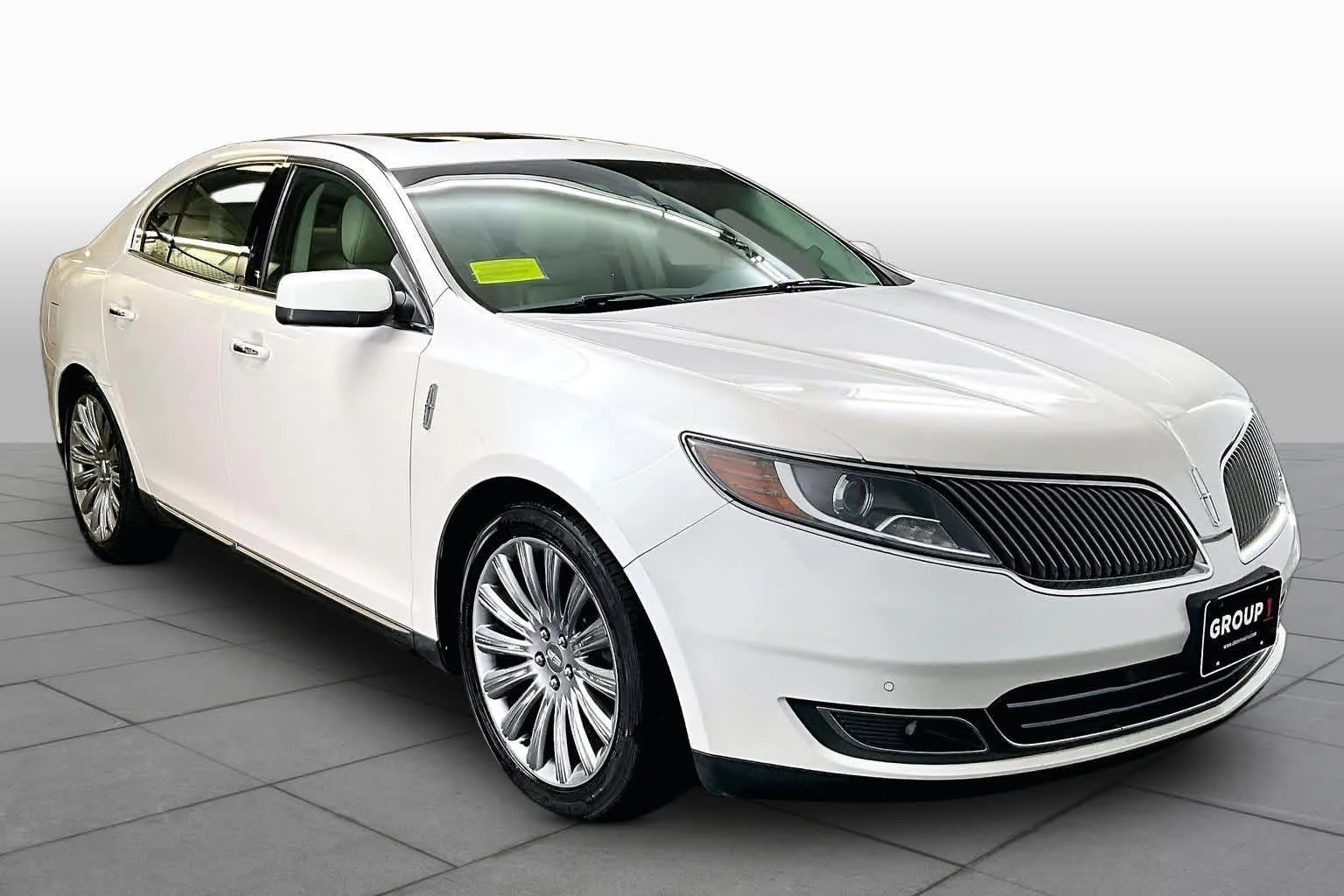 Used 2014 White Platinum Metallic Tri-Coat Lincoln  image 3