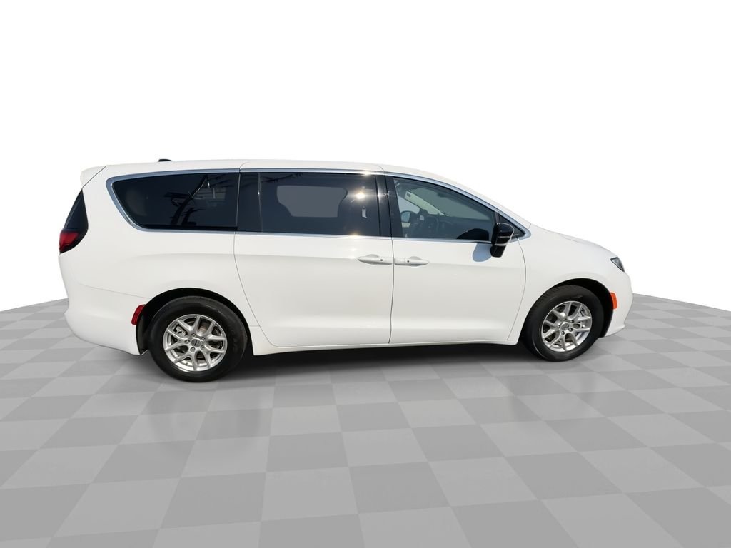 Used 2024 White Chrysler Touring L image 44