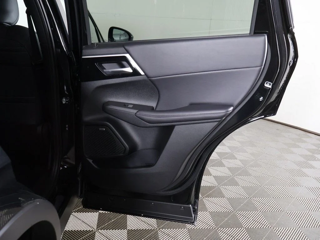 New 2026 Black Mitsubishi SE image 26