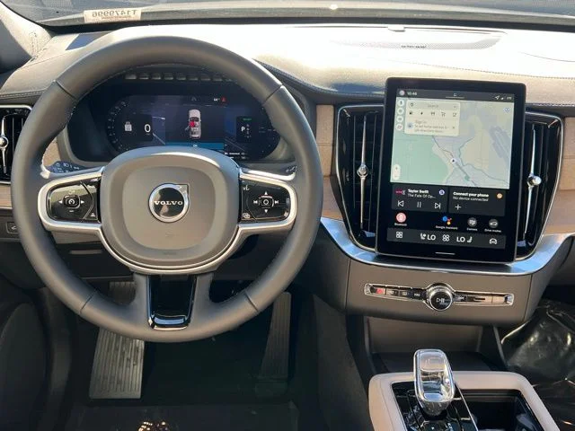 2026 Volvo XC90 Plus - Photo 17