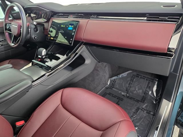 Used 2025 Green Land Rover Dynamic SE image 18