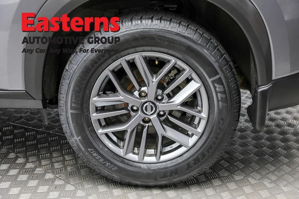 Used 2021 Gray Nissan S image 8