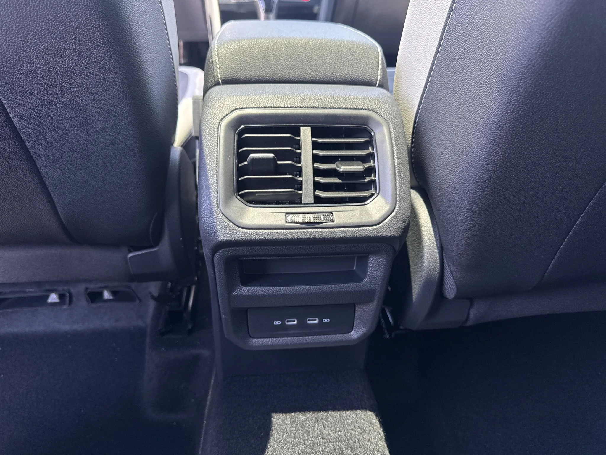 New 2026 Platinum Gray Metallic Volkswagen SE image 31