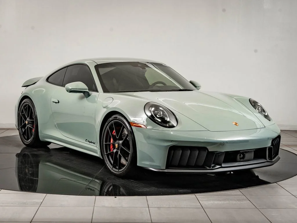 Used 2025 Shade Green Metallic Porsche Carrera GTS image 10