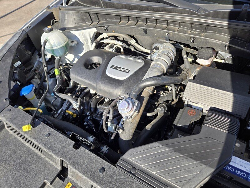 Used 2018 Molten Silver HYUNDAI VALUE FWD image 17