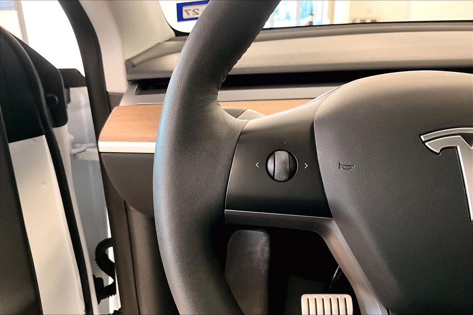 Used 2022 Pearl White Multi-Coat Tesla Performance image 21