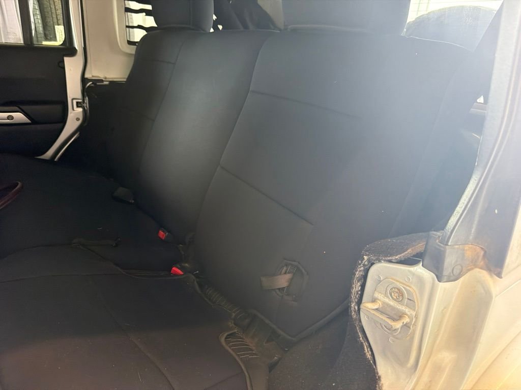 Used 2012 Silver Jeep Unlimited Sahara image 7