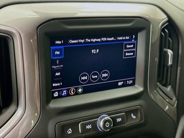 Used 2022 Silver Ice Metallic Chevrolet Custom image 15