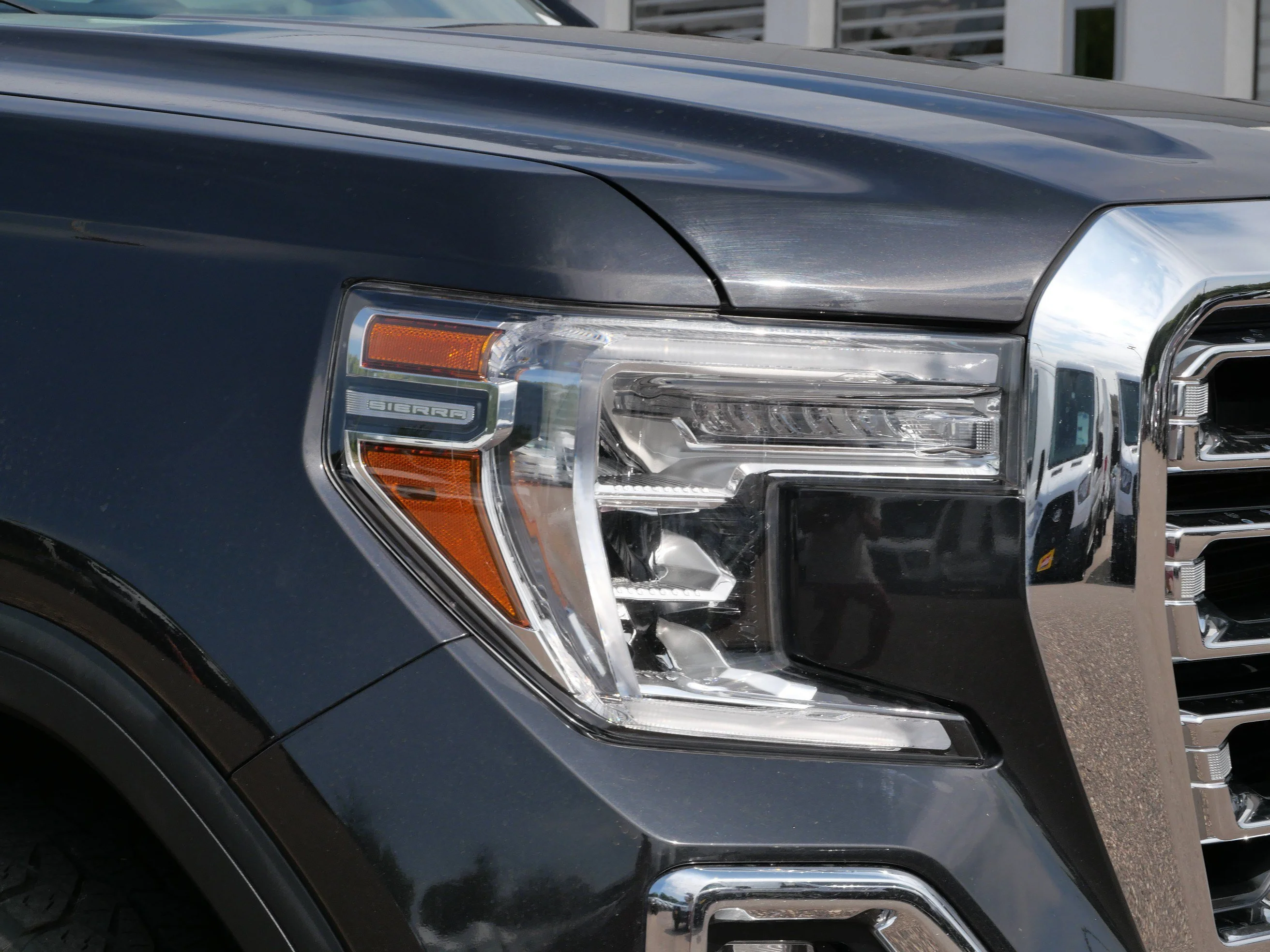 Certified Used 2020 Carbon Black Metallic GMC SLT image 16
