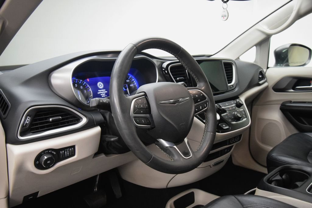 Used 2022 Gray Chrysler Touring L image 11