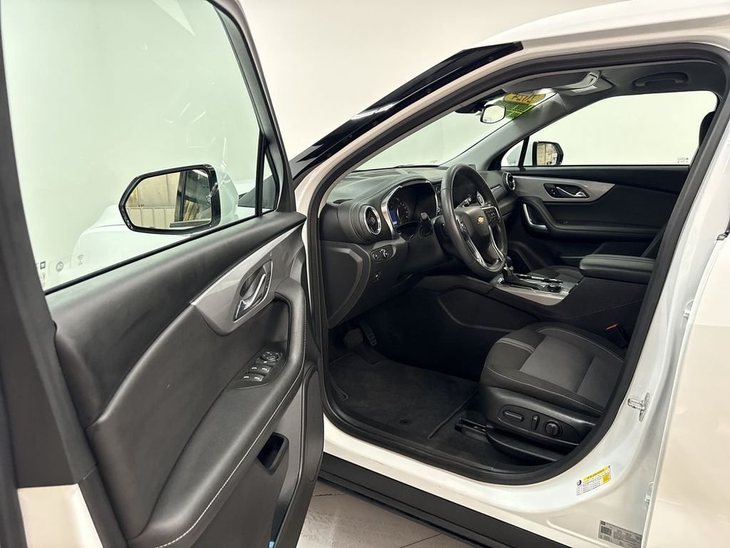 Used 2024 Summit White Chevrolet LT image 13