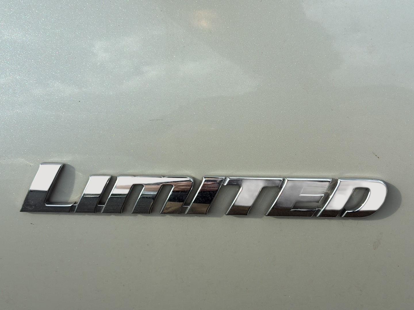 Used 2008 Blizzard Pearl Toyota Limited image 7