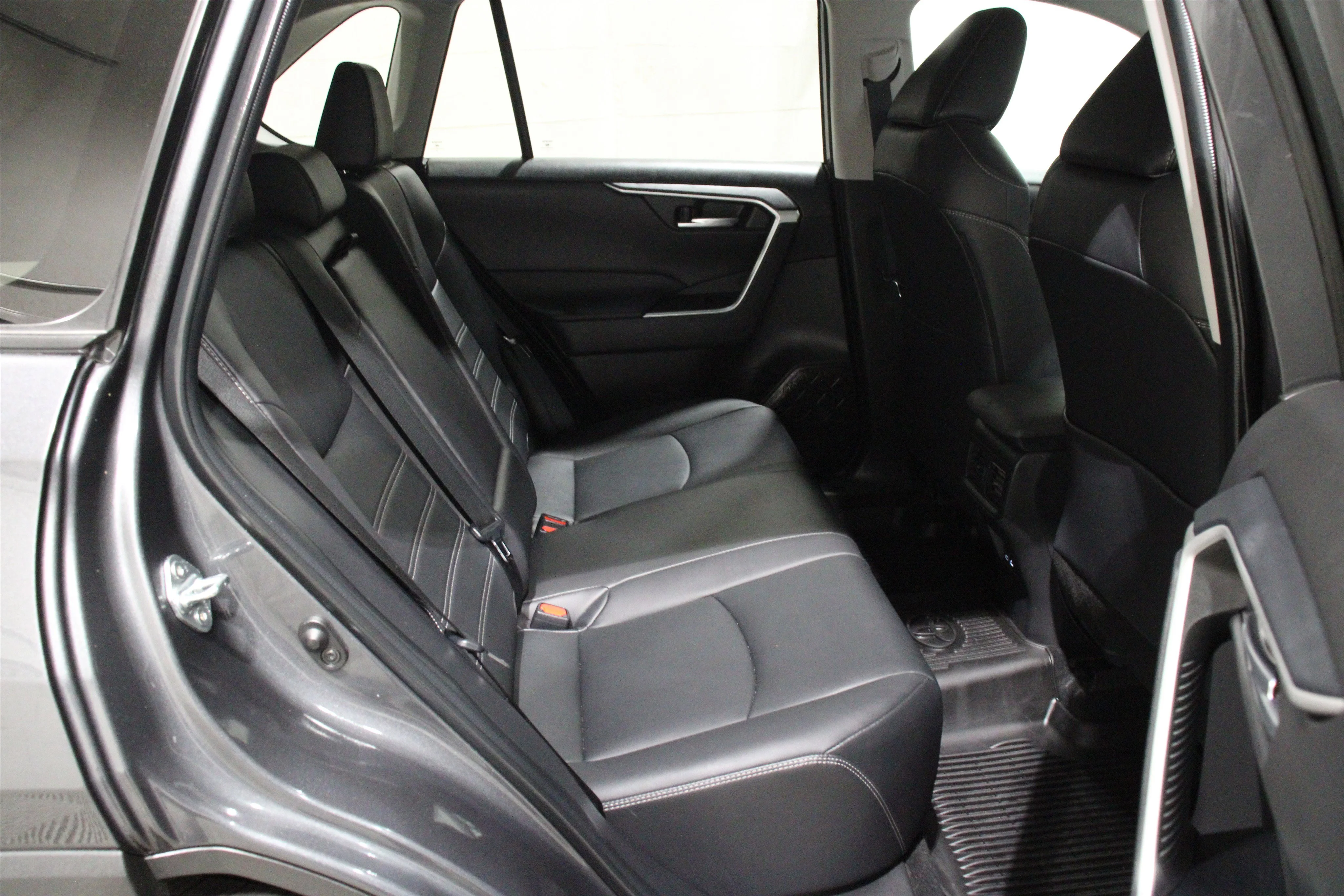 Used 2025 Gray Toyota XLE Premium image 27