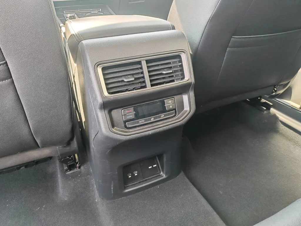 2025 Volkswagen Atlas SE w/Tech - Photo 27