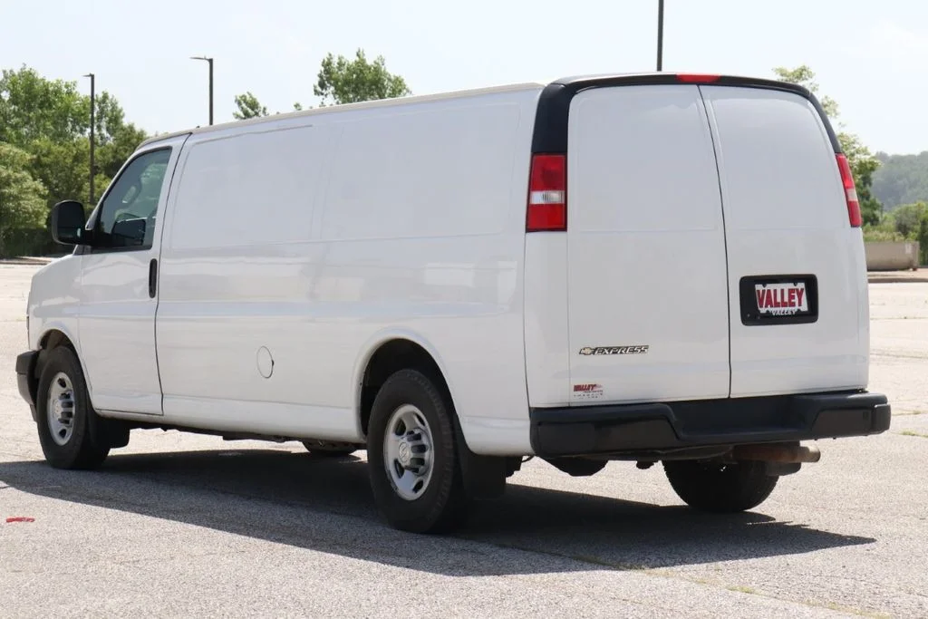 Used 2018 White Chevrolet Work Van image 7