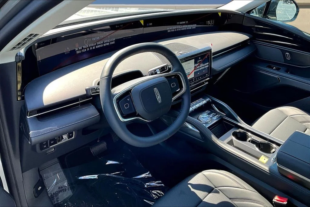 New 2026 Silver Radiance Metallic Clearcoat Lincoln Premiere image 7