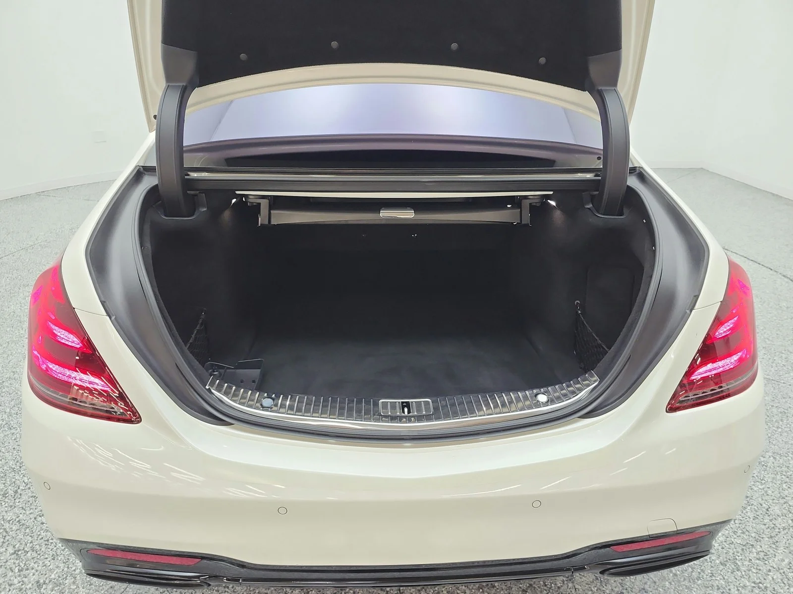Used 2020 designo Diamond White Mercedes-Benz S 560 Sedan image 18
