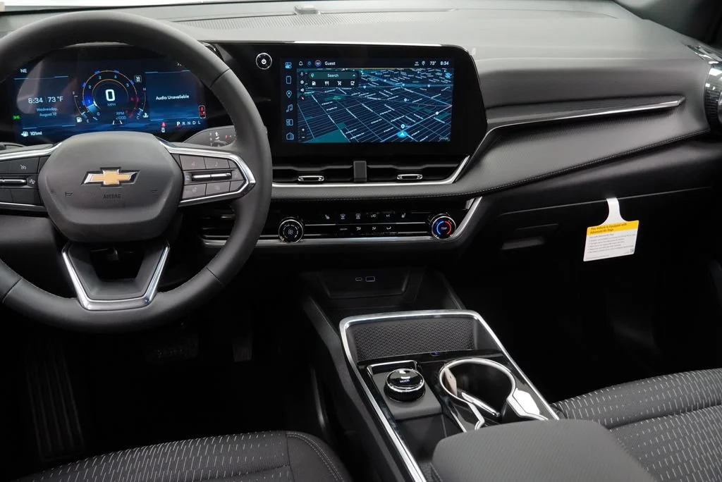 New 2027 Summit White Chevrolet LT image 14