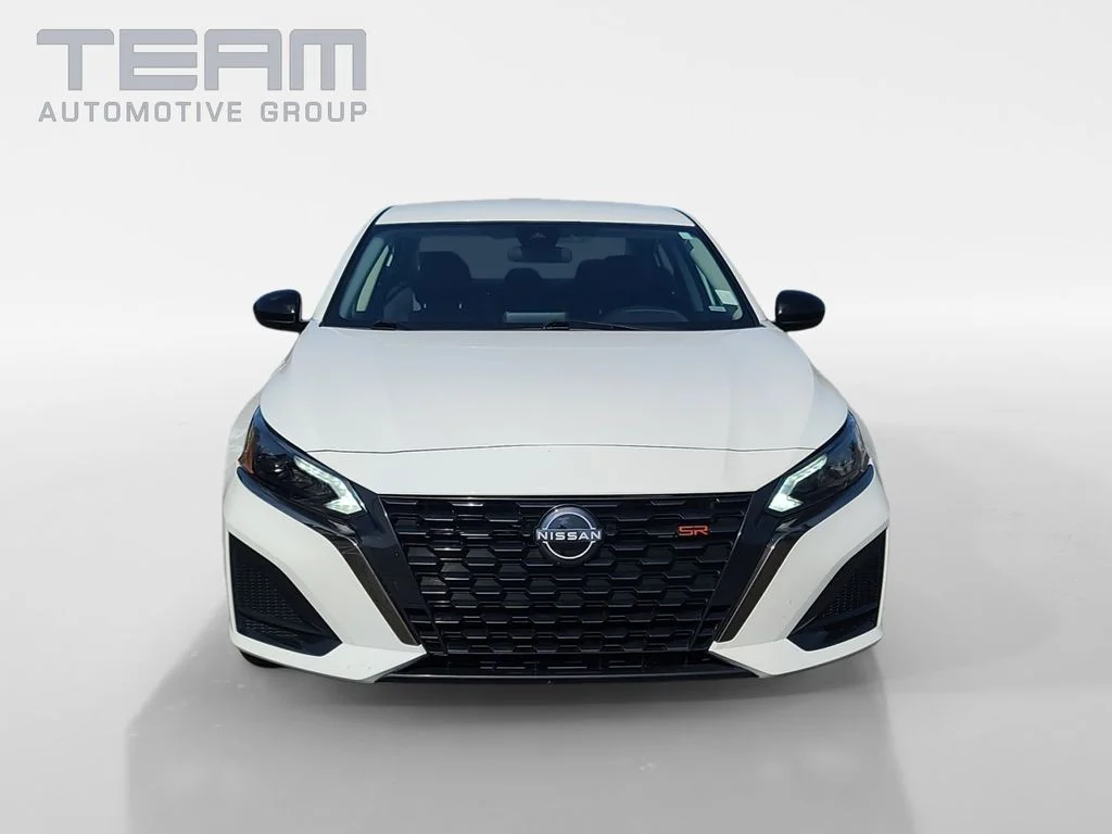Used 2024 White Nissan 2.5 SR image 2