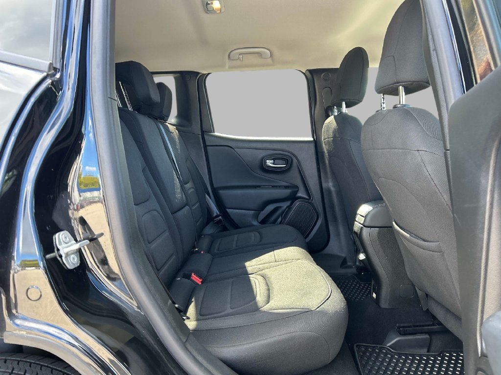 Used 2022 Black Jeep Latitude image 16
