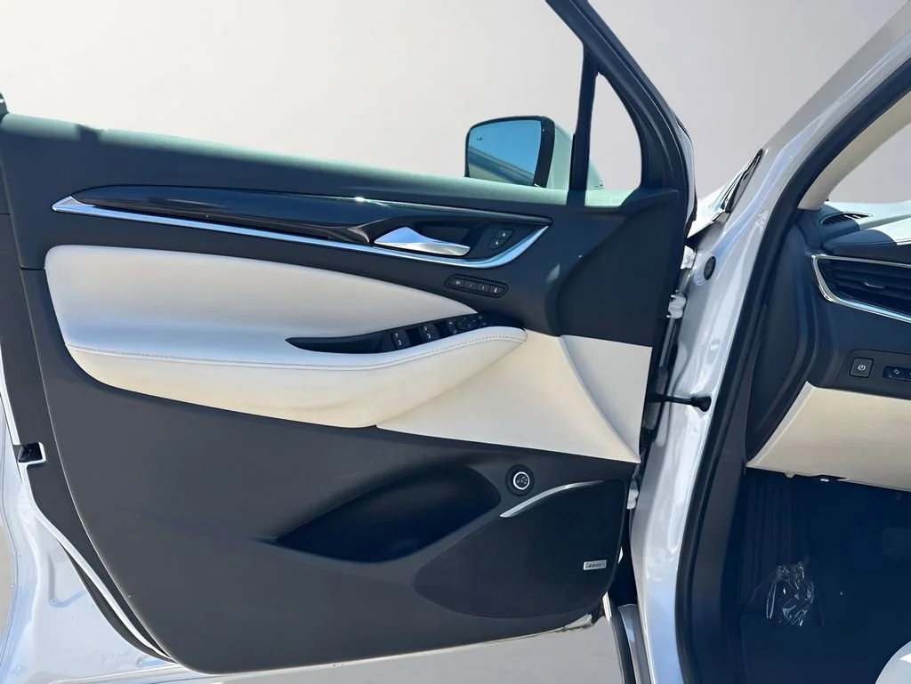 Used 2023 White Frost Tricoat Buick Premium image 29