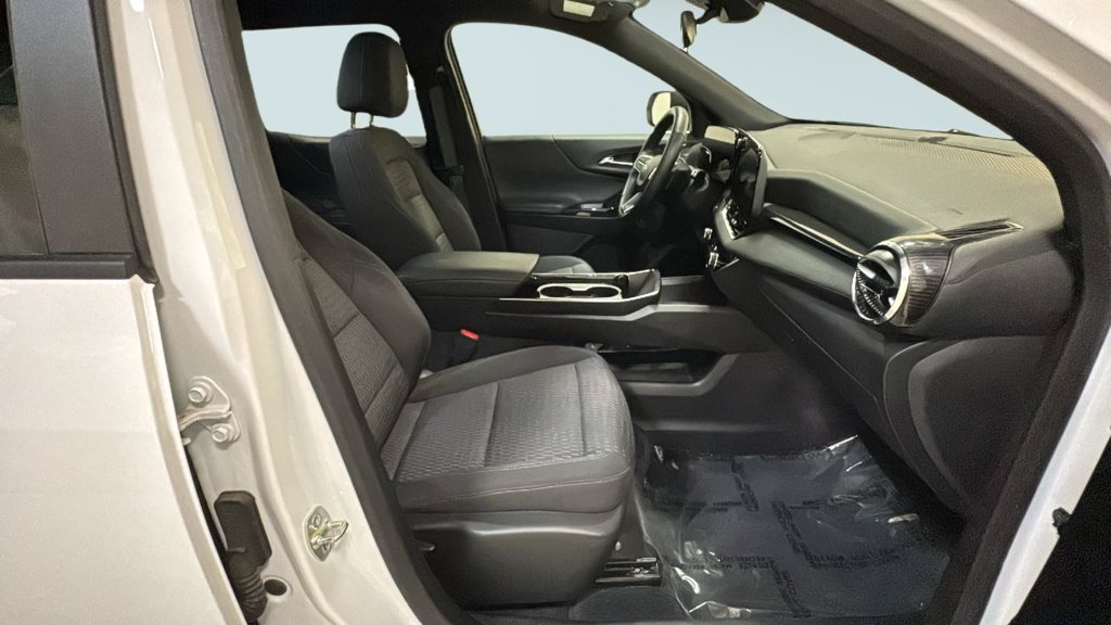 Used 2025 White Chevrolet LT image 8