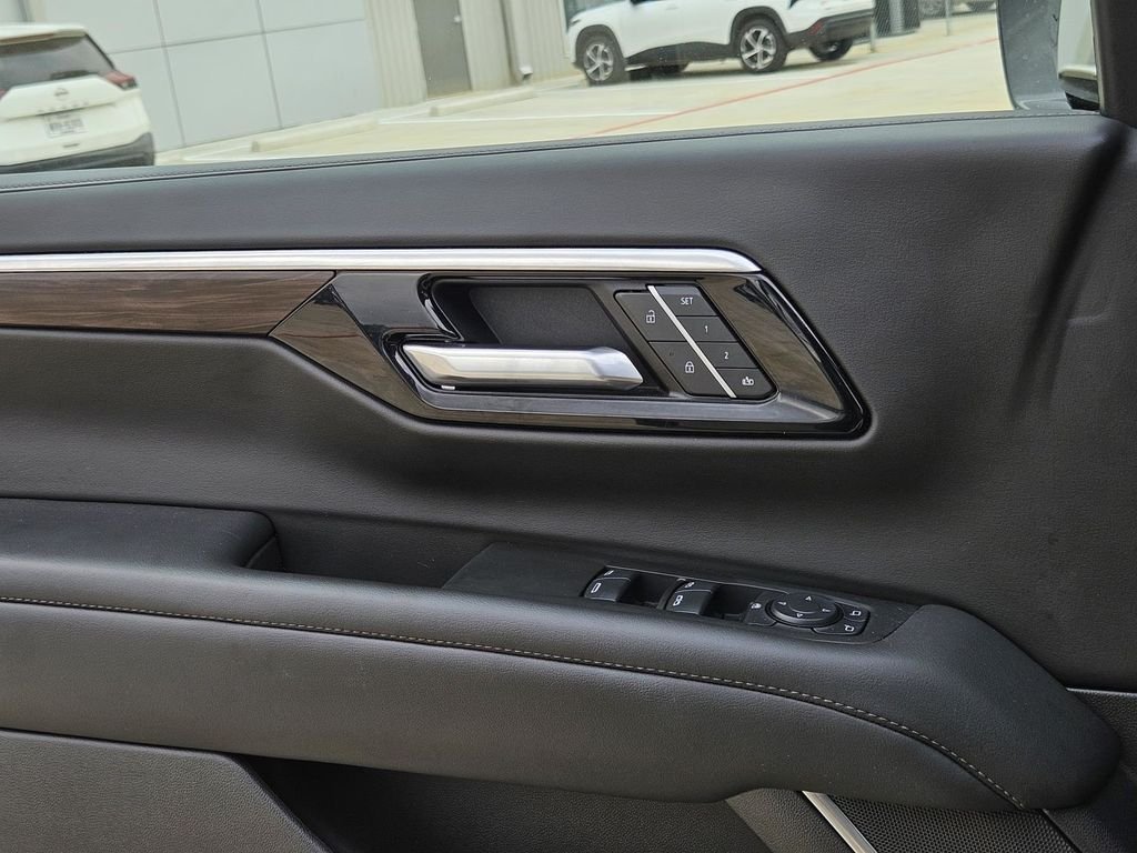 Used 2025 Black Chevrolet Z71 image 12